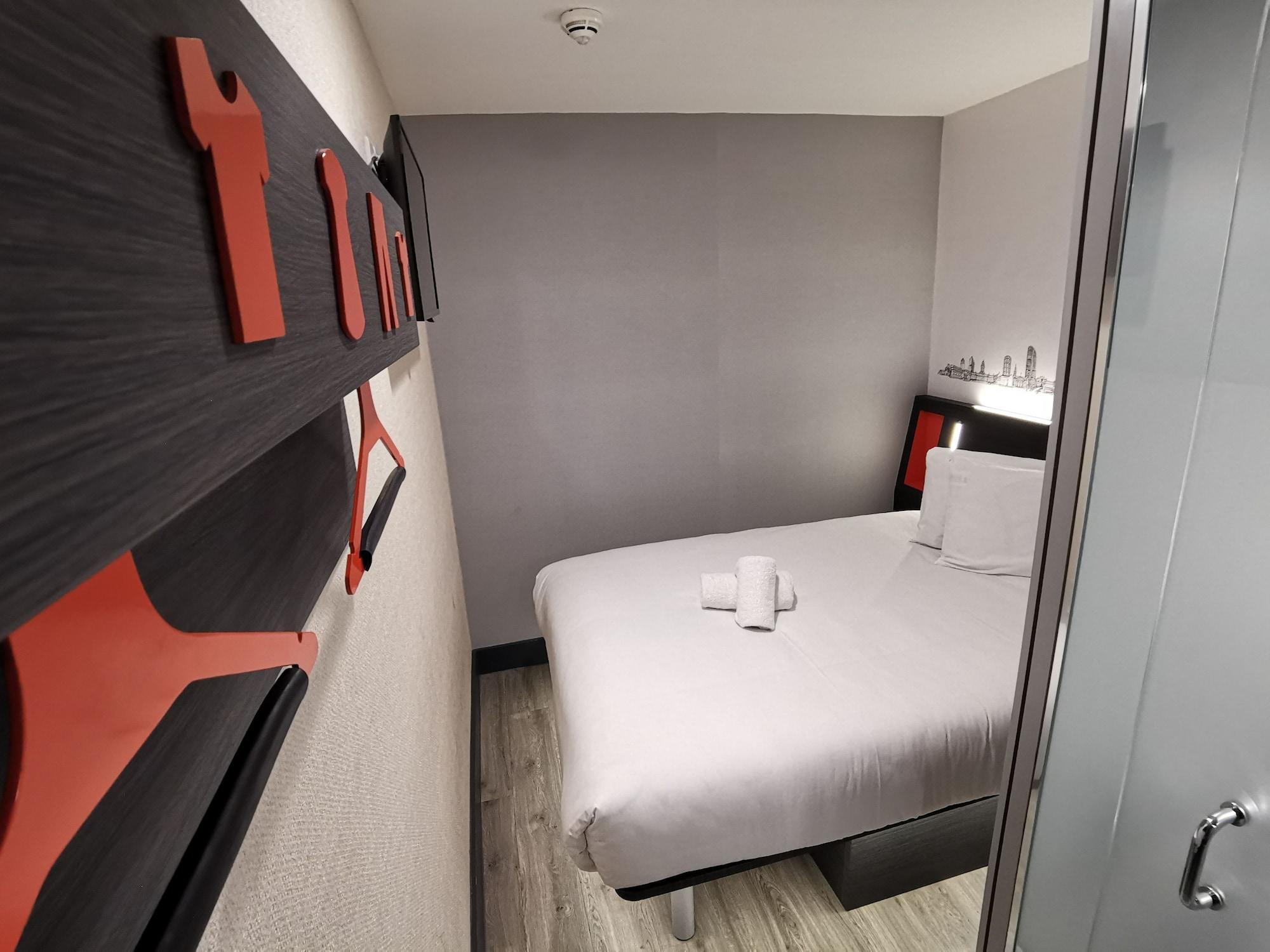 Easyhotel