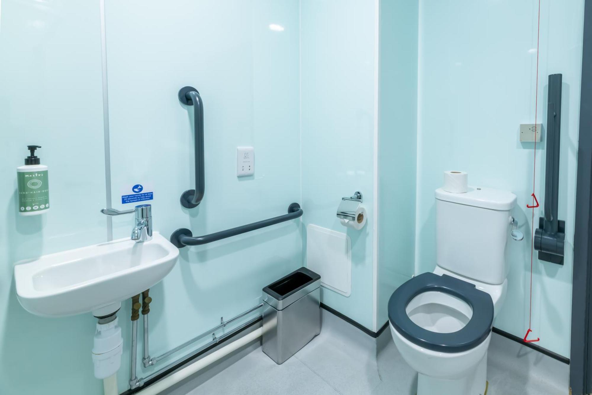 Easyhotel 3*