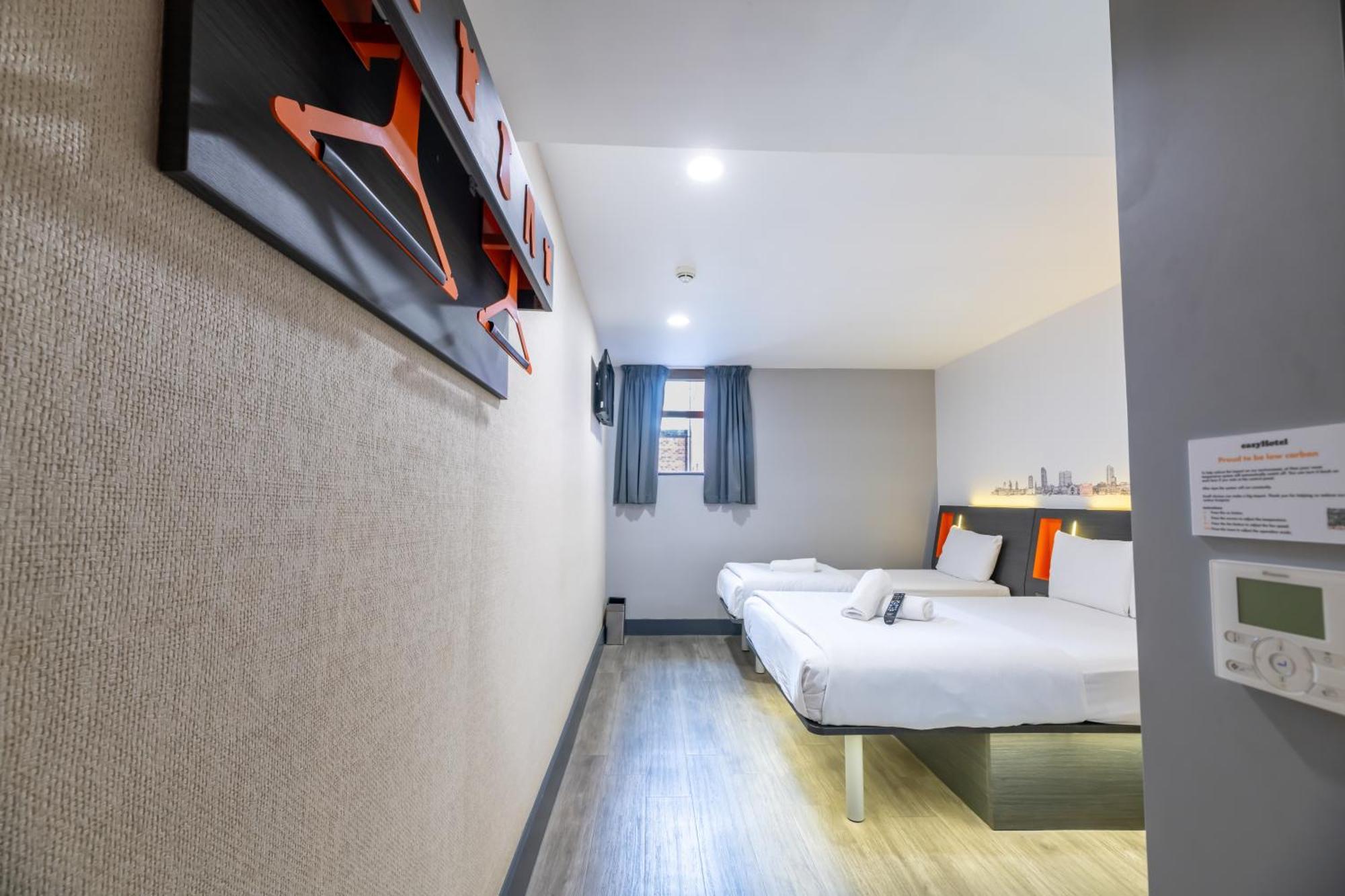 Easyhotel 3*