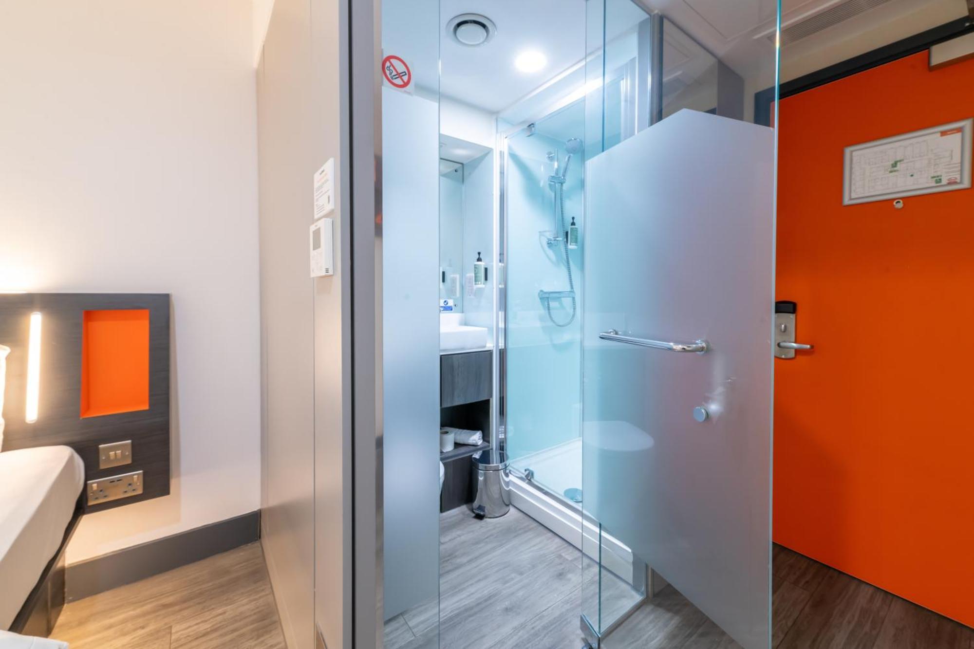 Easyhotel Hotel 3*